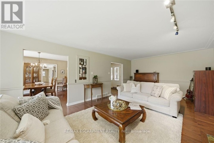 Photo 9 at 6 Summit Circle, Simcoe, Norfolk County
