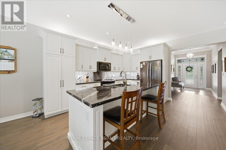 Photo 11 at 4 Lynndale Road, Simcoe, Norfolk County