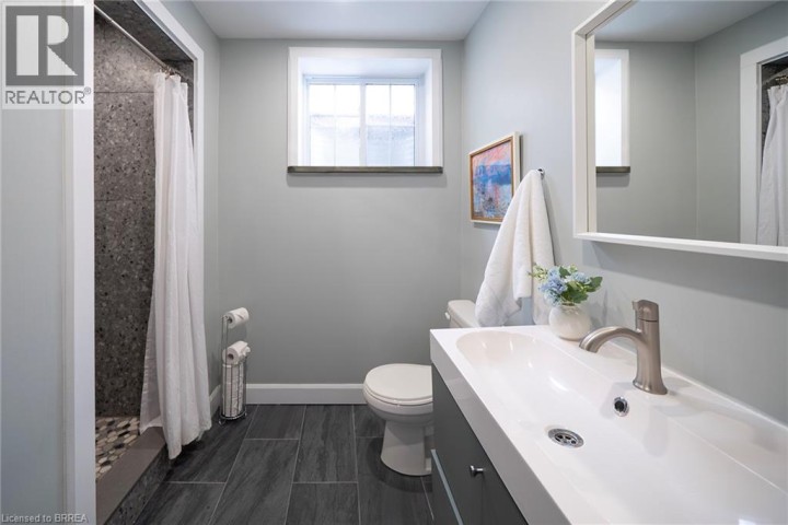 Photo 37 at 48 Lincoln Avenue, Holmedale, Brantford