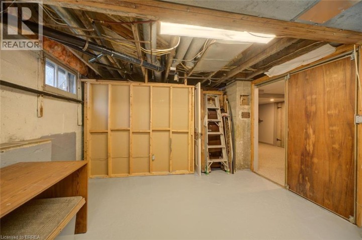 Photo 35 at 15 Lyndsay Street, Old West Brant, Brantford