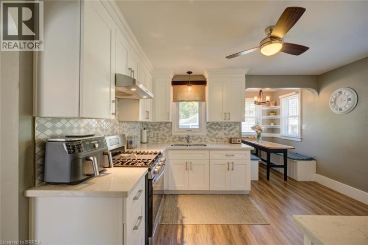 Photo 10 at 15 Lyndsay Street, Old West Brant, Brantford