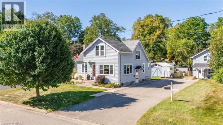 Photo 2 at 15 Lyndsay Street, Old West Brant, Brantford