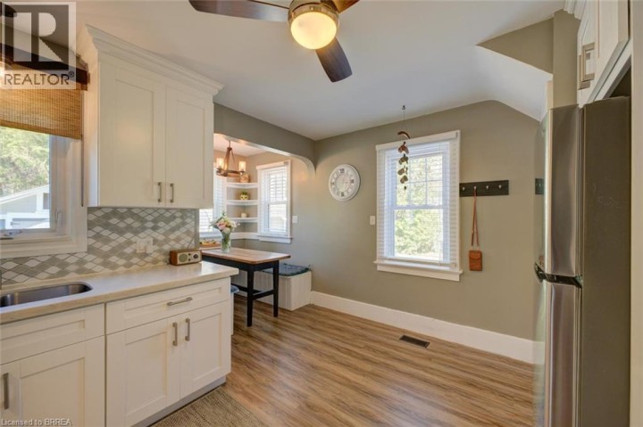 Photo 11 at 15 Lyndsay Street, Old West Brant, Brantford