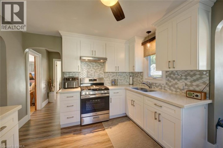Photo 9 at 15 Lyndsay Street, Old West Brant, Brantford