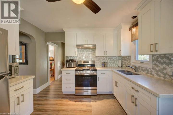 Photo 8 at 15 Lyndsay Street, Old West Brant, Brantford