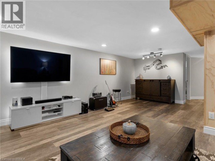 Photo 32 at 42 Emidio Crescent, Rosedale / Gable Height, Brantford