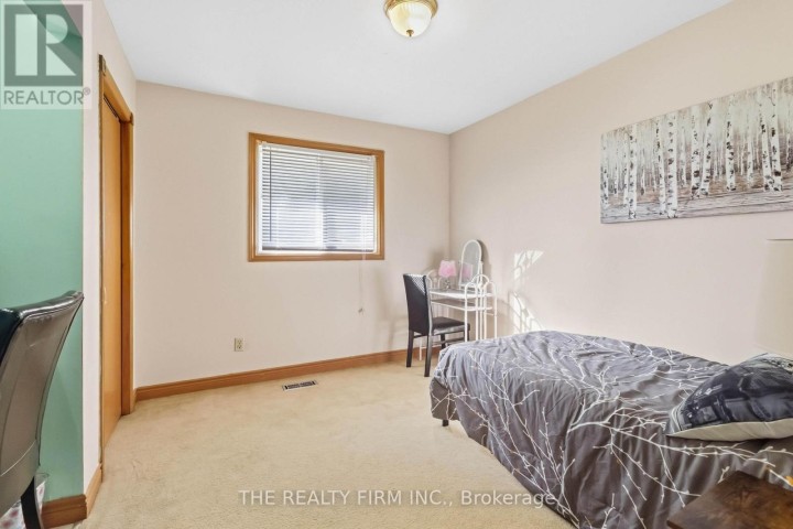 Photo 18 at 1132 Iroquois Crescent, Woodstock - North, Woodstock
