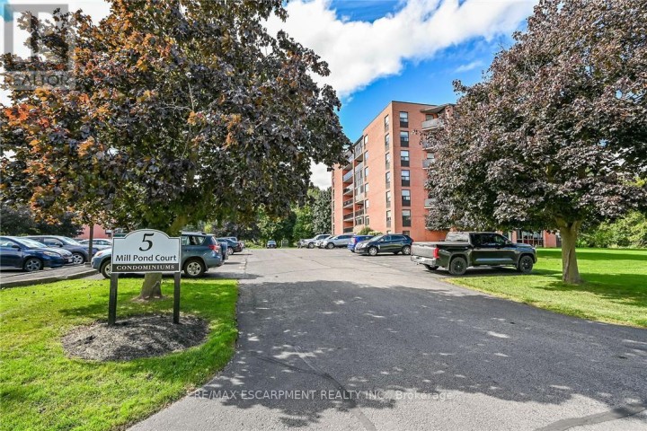 Photo 3 at 202 - 5 Mill Pond Court, Simcoe, Norfolk County
