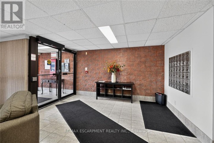 Photo 4 at 202 - 5 Mill Pond Court, Simcoe, Norfolk County
