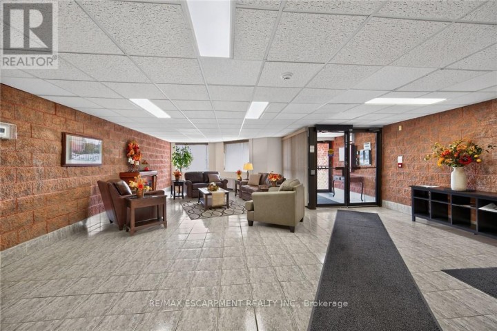 Photo 5 at 202 - 5 Mill Pond Court, Simcoe, Norfolk County