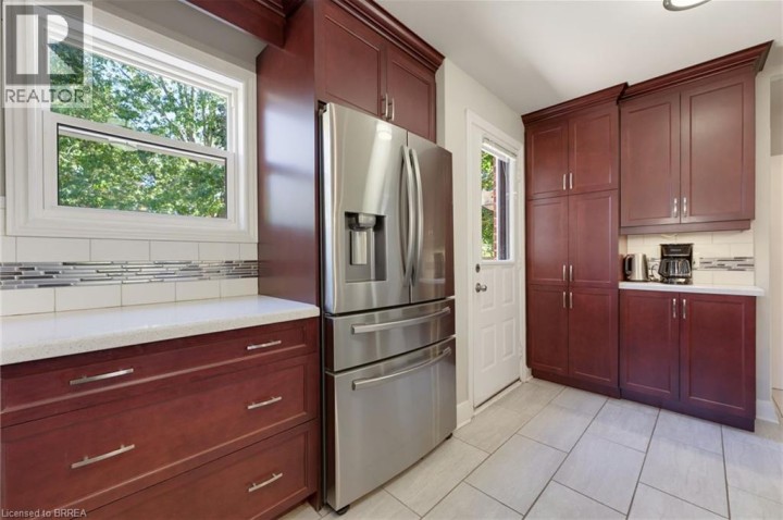 Photo 11 at 38 Admiral Road, Henderson, Brantford