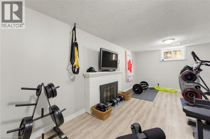 Photo 18 at 38 Admiral Road, Henderson, Brantford