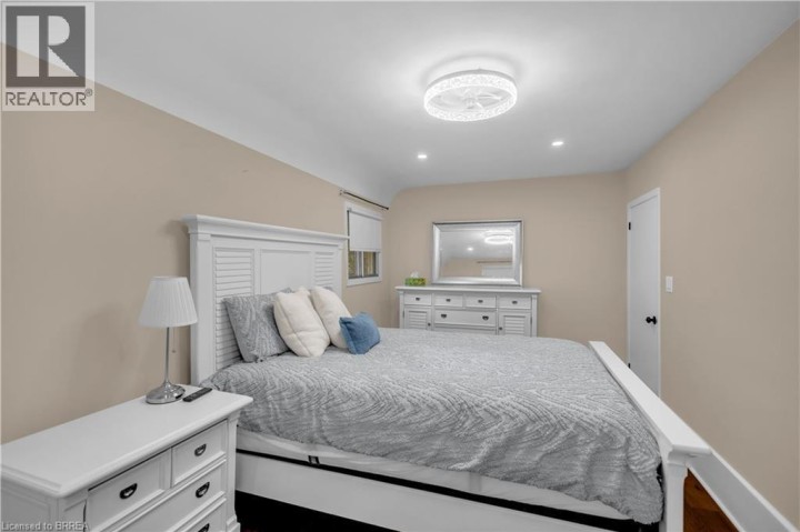 Photo 23 at 11 Tutela Heights Road, Tutela Heights, Brantford