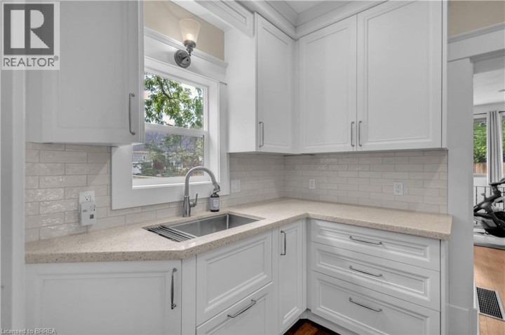Photo 13 at 11 Tutela Heights Road, Tutela Heights, Brantford