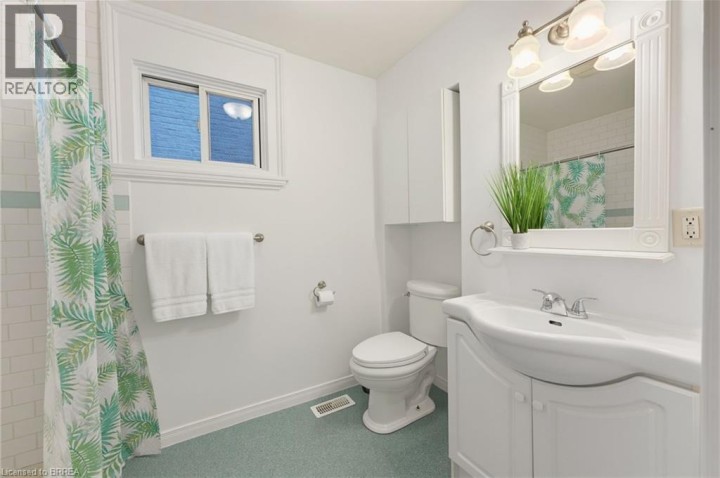 Photo 13 at 112 Grand River Avenue, Holmedale, Brantford
