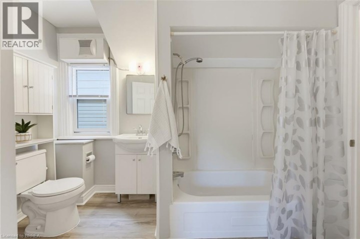 Photo 25 at 112 Grand River Avenue, Holmedale, Brantford