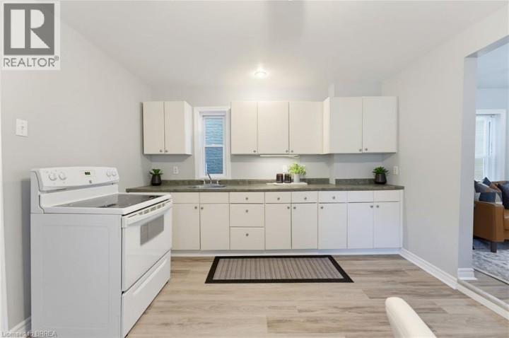 Photo 11 at 112 Grand River Avenue, Holmedale, Brantford