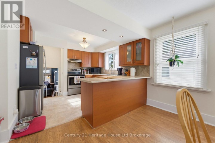 Photo 11 at 164 Sydenham Street, Woodstock - North, Woodstock