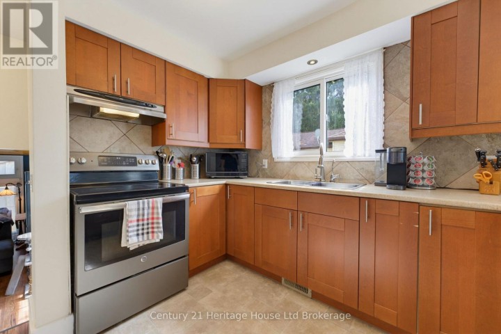 Photo 12 at 164 Sydenham Street, Woodstock - North, Woodstock