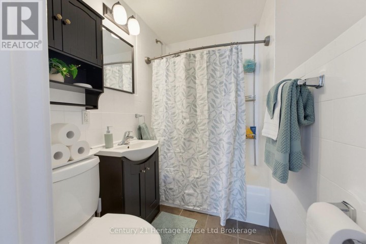 Photo 17 at 164 Sydenham Street, Woodstock - North, Woodstock