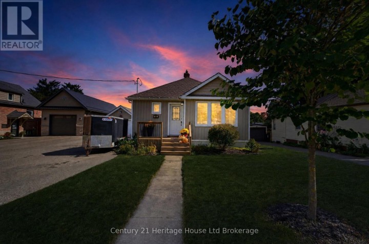 Photo 4 at 164 Sydenham Street, Woodstock - North, Woodstock