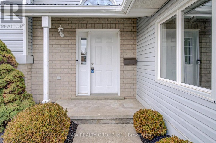 Photo 3 at 271 W College Street, Waterford, Norfolk County