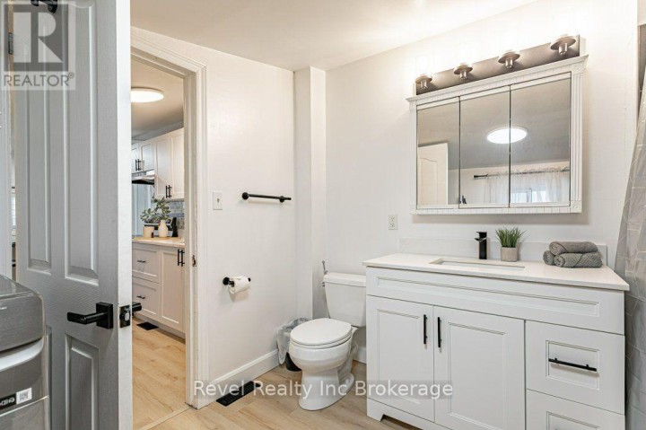 Photo 17 at 17 Dover Street, Woodstock - South, Woodstock