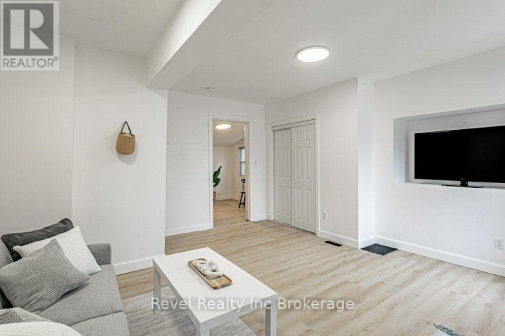 Photo 5 at 17 Dover Street, Woodstock - South, Woodstock