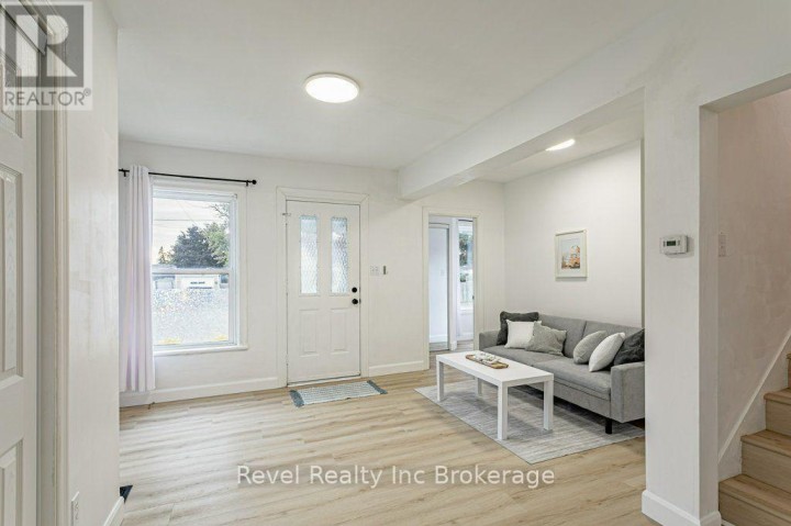 Photo 7 at 17 Dover Street, Woodstock - South, Woodstock