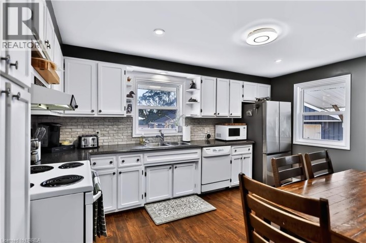 Photo 9 at 30 Janet Street, Fairview / Greenbrier, Brantford