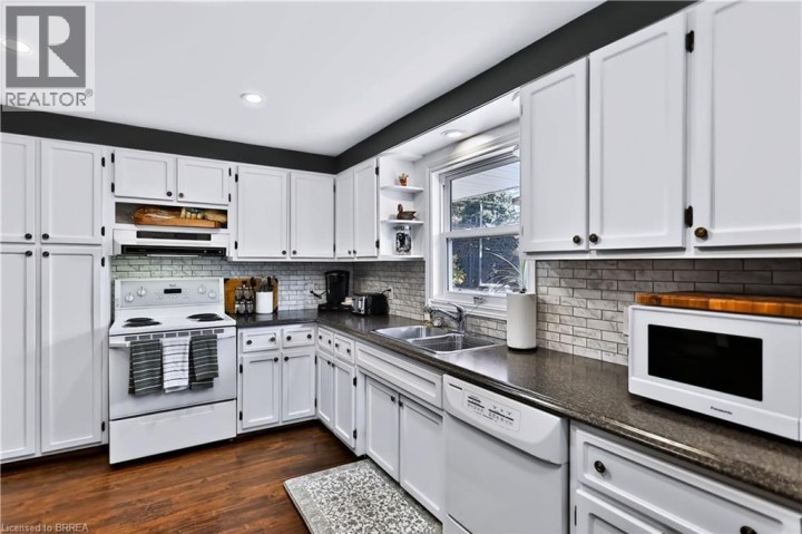 Photo 10 at 30 Janet Street, Fairview / Greenbrier, Brantford