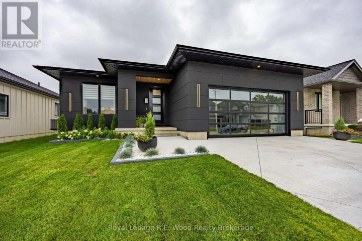 Photo 2 at 7 Sycamore Drive, Tillsonburg