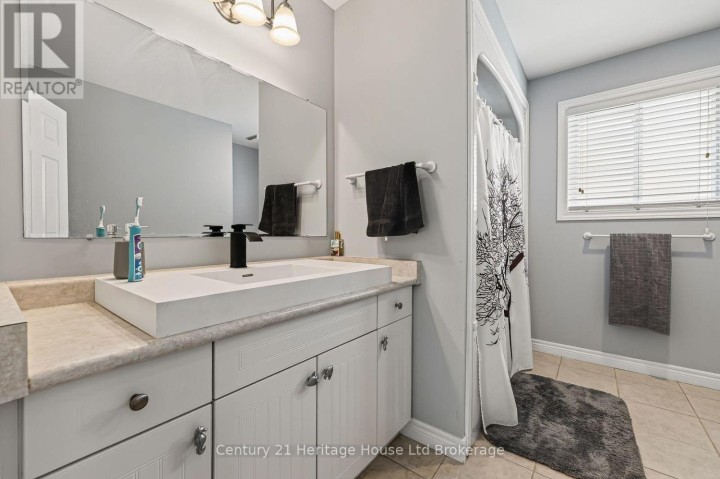 Photo 42 at 468 Lakeview Drive, Woodstock - North, Woodstock
