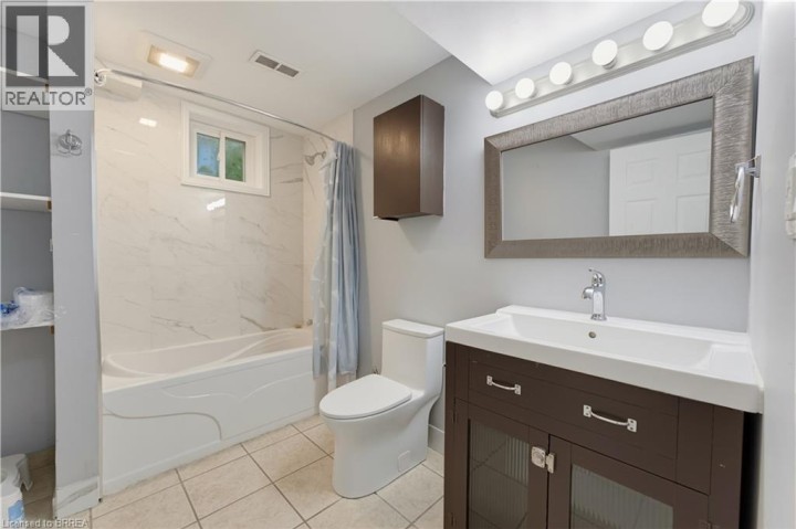 Photo 11 at 179 Banbury Road, Brantwood Park, Brantford