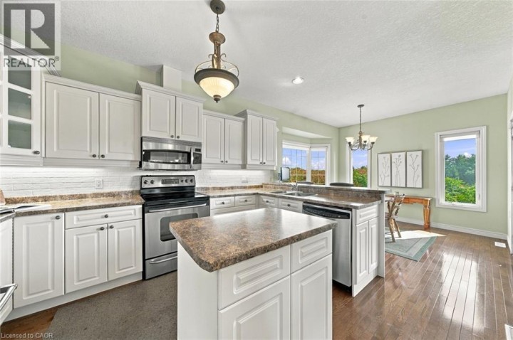 Photo 13 at 9 - 500 Lakeview Drive, Woodstock - North, Woodstock