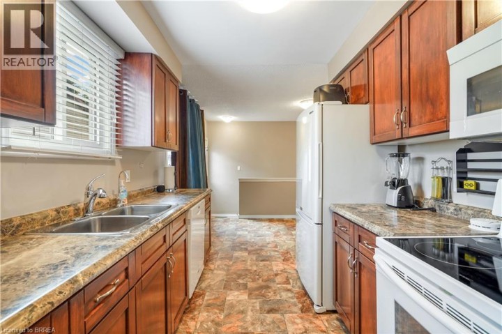 Photo 9 at 23 Palomino Drive, Lynden Hills, Brantford