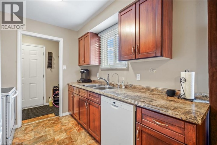 Photo 12 at 23 Palomino Drive, Lynden Hills, Brantford