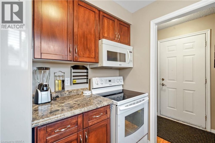 Photo 10 at 23 Palomino Drive, Lynden Hills, Brantford