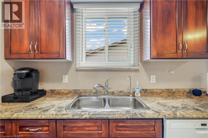 Photo 11 at 23 Palomino Drive, Lynden Hills, Brantford
