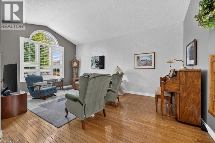 Photo 5 at 106 Kingfisher Avenue, Woodstock - North, Woodstock
