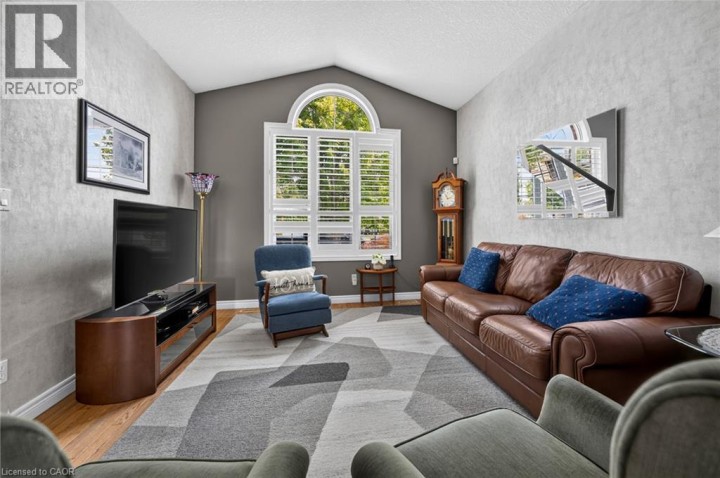 Photo 7 at 106 Kingfisher Avenue, Woodstock - North, Woodstock