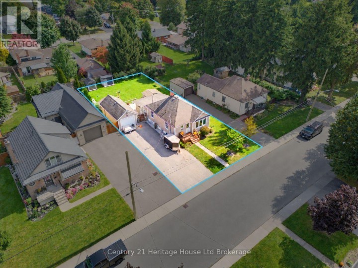 Photo 2 at 164 Sydenham Street, Woodstock - North, Woodstock