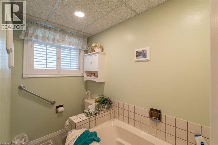 Photo 20 at 19 Gillrie Court, Fairview / Greenbrier, Brantford