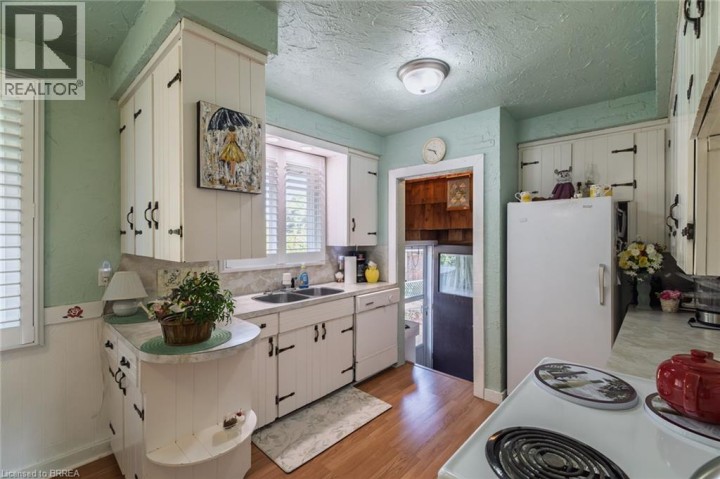 Photo 10 at 19 Gillrie Court, Fairview / Greenbrier, Brantford