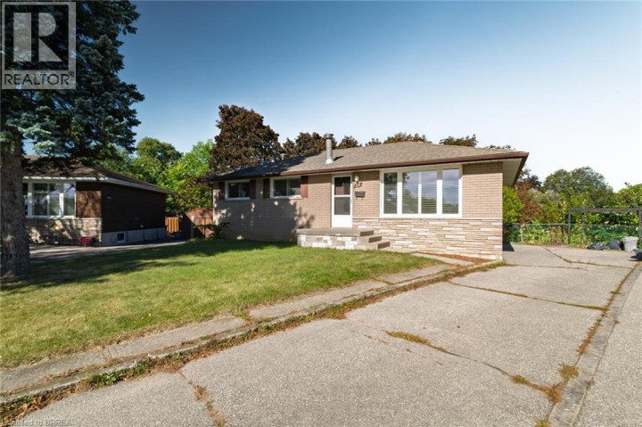 Photo 2 at 19 Gillrie Court, Fairview / Greenbrier, Brantford