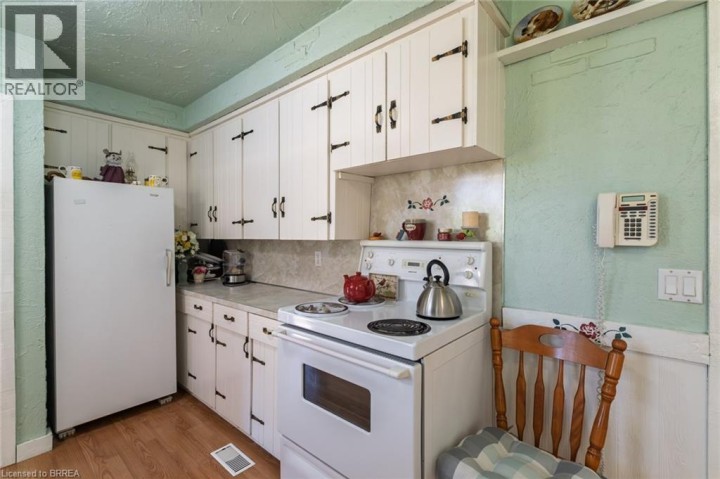 Photo 13 at 19 Gillrie Court, Fairview / Greenbrier, Brantford