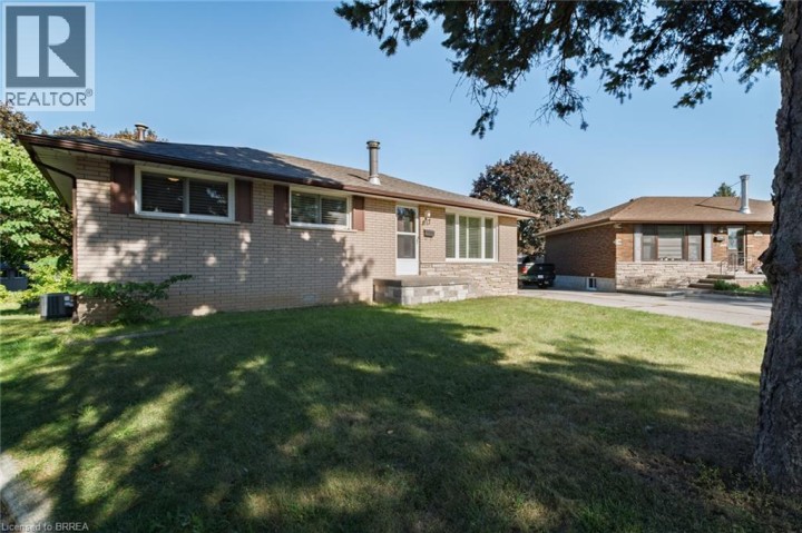 Photo 3 at 19 Gillrie Court, Fairview / Greenbrier, Brantford
