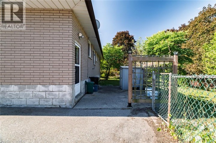 Photo 30 at 19 Gillrie Court, Fairview / Greenbrier, Brantford