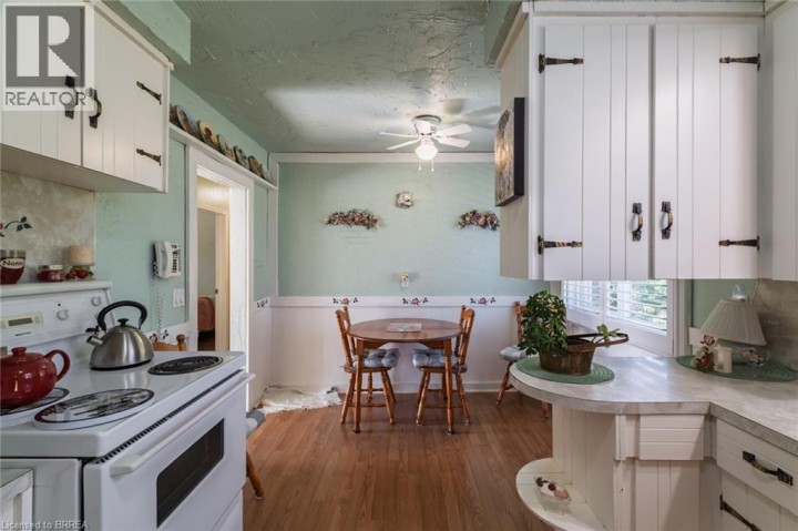 Photo 11 at 19 Gillrie Court, Fairview / Greenbrier, Brantford