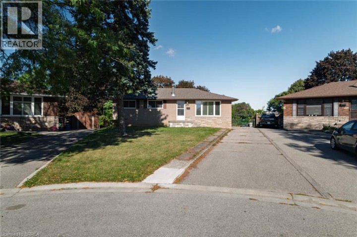Photo 1 at 19 Gillrie Court, Fairview / Greenbrier, Brantford